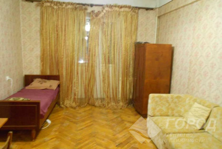 Продам 4-х кімнатну квартиру, Центр, Код: 799177/2