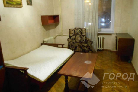 Продам 4-х кімнатну квартиру, Центр, Код: 799177/2