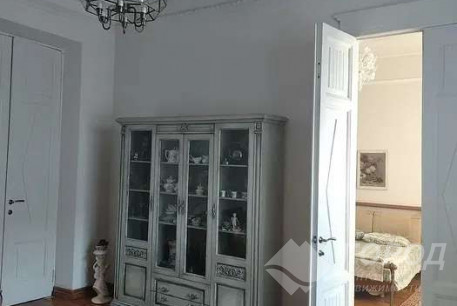 Продам 5-и кімнатну квартиру, Центр, Код: 799198/1