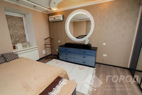 Продам 3-х кімнатну квартиру, Центр, Код: 799251/1