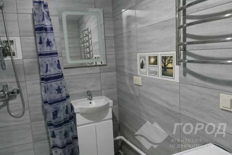 Продам 5-и кімнатну квартиру, Центр, Код: 799277/1