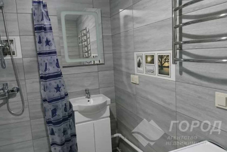 Продам 5-и кімнатну квартиру, Центр, Код: 799277/1