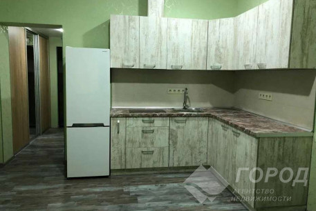 Продам 5-и кімнатну квартиру, Центр, Код: 799277/1