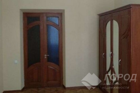 Продам 3-х кімнатну квартиру, Центр, Код: 799580/2