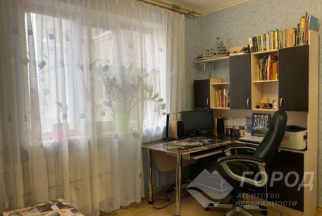 Продам 3-х кімнатну квартиру, Рогань, Роганский ж/м, Код: 800051/1