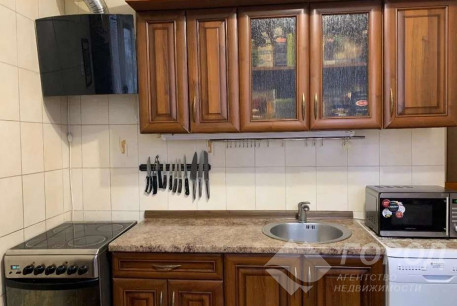 Продам 3-х кімнатну квартиру, Рогань, Роганский ж/м, Код: 800051/1