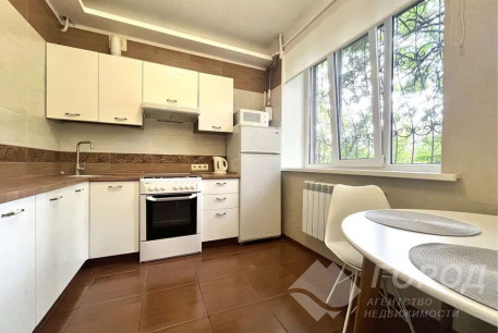 Продам 1-кімнатну квартиру, Центр, Код: 800409/8