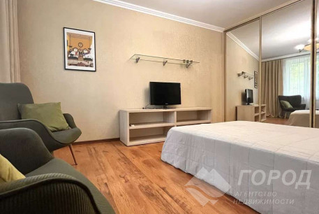 Продам 1-кімнатну квартиру, Центр, Код: 800409/8