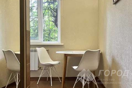 Продам 1-кімнатну квартиру, Центр, Код: 800409/8