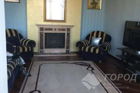 Продам 5-и кімнатну квартиру, Центр, Код: 800643/2