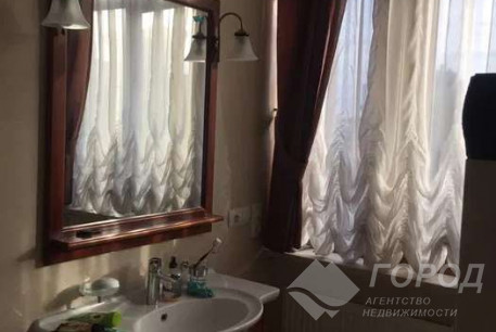 Продам 5-и кімнатну квартиру, Центр, Код: 800643/2