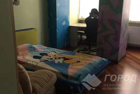 Продам 5-и кімнатну квартиру, Центр, Код: 800643/2