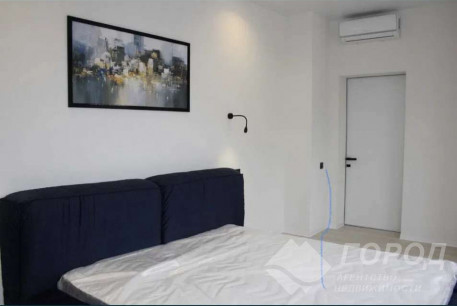 Продам 2-х кімнатну квартиру, Центр, Код: 800647/1