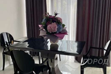 Продам 2-х кімнатну квартиру, Центр, Код: 800647/1