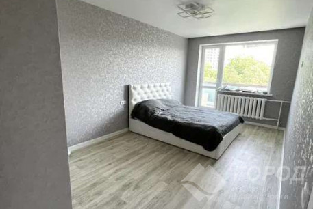 Продам 3-х кімнатну квартиру, Новые дома, Коммунальный рынок, Код: 801065/1