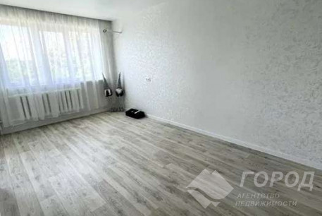 Продам 3-х кімнатну квартиру, Новые дома, Коммунальный рынок, Код: 801065/1