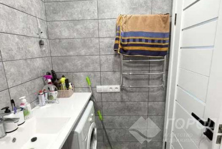 Продам 3-х кімнатну квартиру, Новые дома, Коммунальный рынок, Код: 801065/1