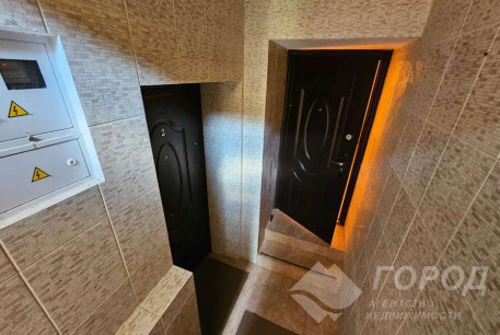 Продам 2-х кімнатну квартиру, Центр, Код: 801088/1