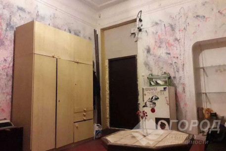 Продам 4-х кімнатну квартиру, Центр, Код: 801675/1