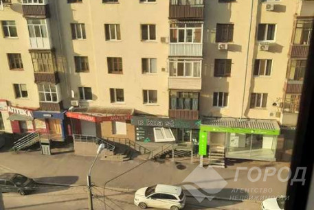 Продам 2-х кімнатну квартиру, Центральный рынок, Код: 802010/1