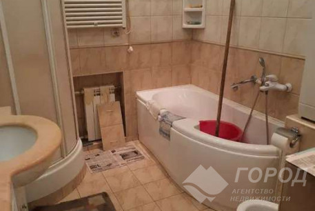 Продам 2-х кімнатну квартиру, Центральный рынок, Код: 802010/1