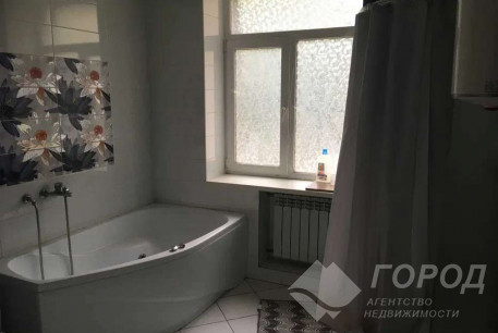 Продам 3-х кімнатну квартиру, Центр, Код: 802163/8