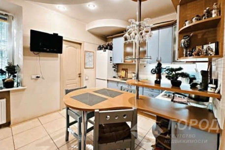 Продам 2-х кімнатну квартиру, Центр, Код: 804028/12