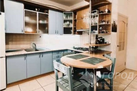 Продам 2-х кімнатну квартиру, Центр, Код: 804028/12