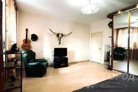 Продам 2-х кімнатну квартиру, Центр, Код: 804028/12