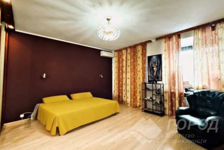 Продам 2-х кімнатну квартиру, Центр, Код: 804028/12