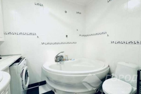 Продам 2-х кімнатну квартиру, Центр, Код: 804028/12