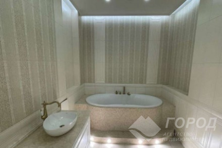 Продам 3-х кімнатну квартиру в новобудові, Центр, Код: 804038/1