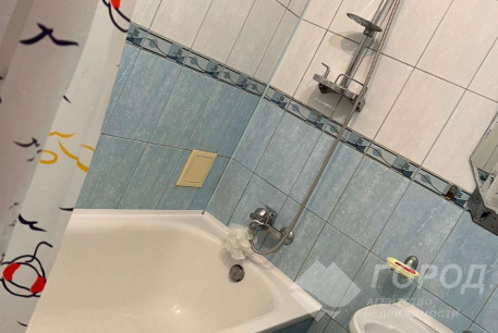 Продам 2-х кімнатну квартиру, Центр, Код: 804069/1