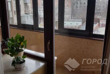 Продам 4-х кімнатну квартиру, Центр, Код: 804738/1