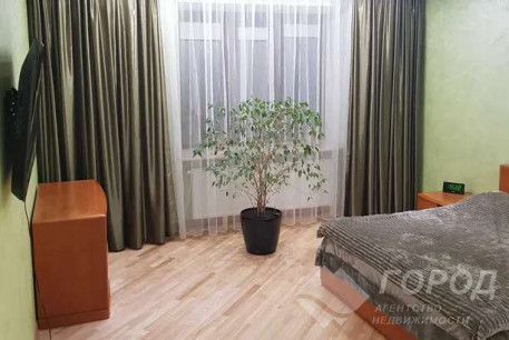 Продам 4-х кімнатну квартиру, Центр, Код: 804738/1