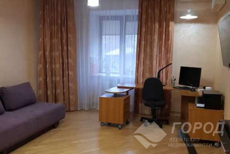 Продам 4-х кімнатну квартиру, Центр, Код: 804738/1