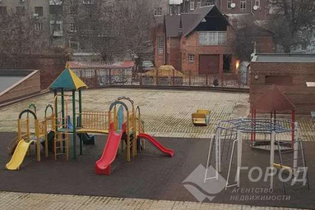 Продам 4-х кімнатну квартиру, Центр, Код: 804738/1