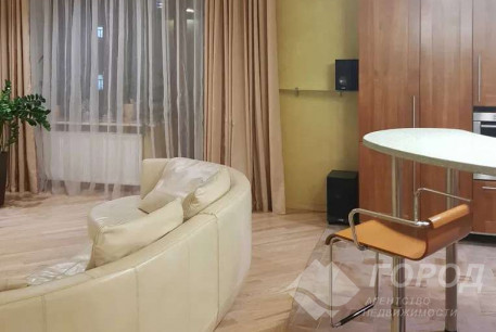 Продам 4-х кімнатну квартиру, Центр, Код: 804738/1