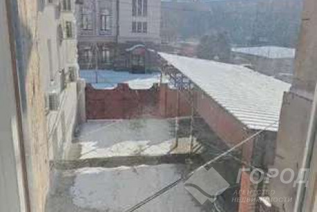 Продам 4-х кімнатну квартиру, Центр, Код: 805675/1