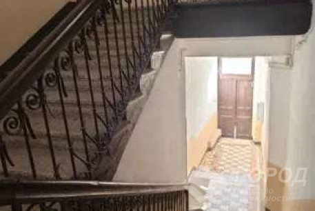 Продам 4-х кімнатну квартиру, Центр, Код: 805675/1