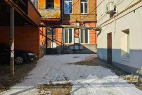 Продам 4-х кімнатну квартиру, Центр, Код: 805675/1