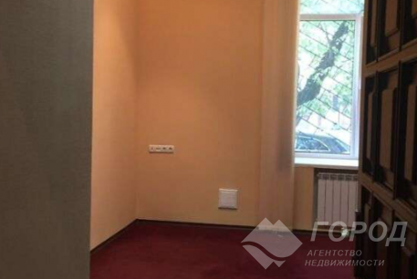 Продам 4-х кімнатну квартиру, Центральный рынок, Код: 805678/1