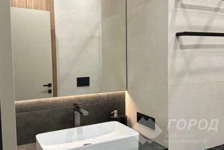 Продам 4-х кімнатну квартиру, Центр, Код: 805929/1