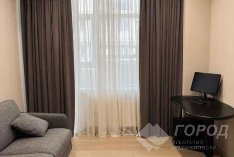 Продам 4-х кімнатну квартиру, Центр, Код: 805929/1