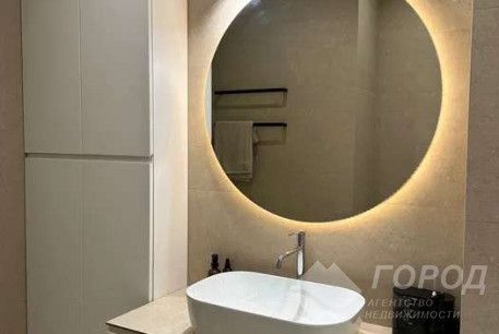 Продам 4-х кімнатну квартиру, Центр, Код: 805929/1