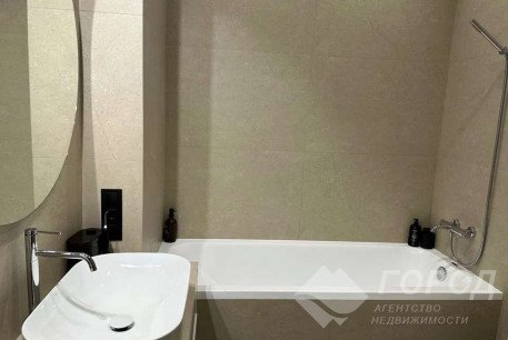 Продам 4-х кімнатну квартиру, Центр, Код: 805929/1