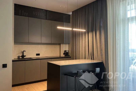 Продам 4-х кімнатну квартиру, Центр, Код: 805929/1