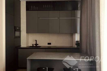 Продам 4-х кімнатну квартиру, Центр, Код: 805929/1