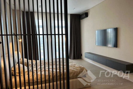 Продам 4-х кімнатну квартиру, Центр, Код: 805929/1