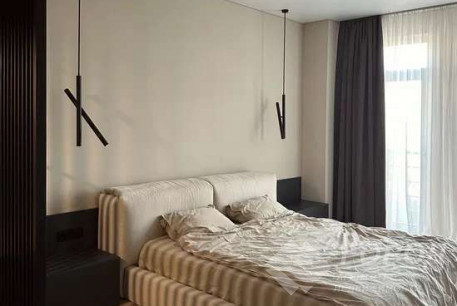 Продам 4-х кімнатну квартиру, Центр, Код: 805929/1